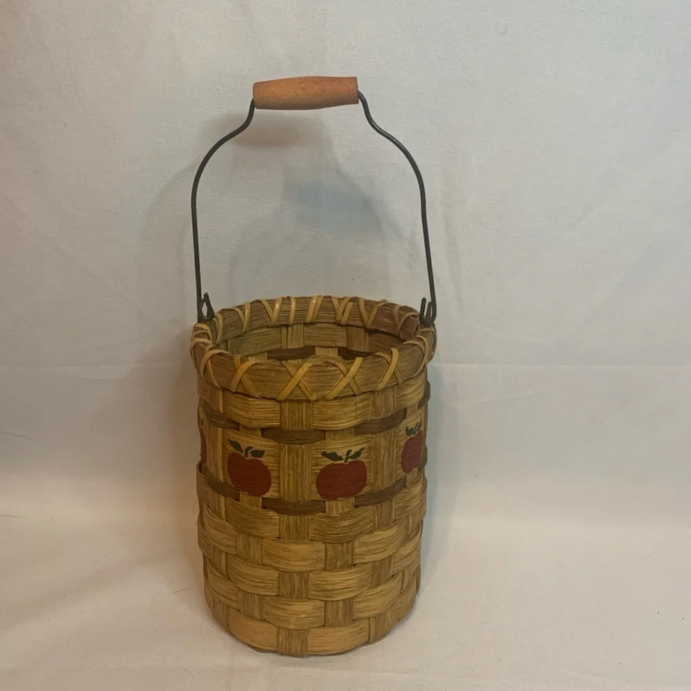 Small Round Apple Basket with Handle